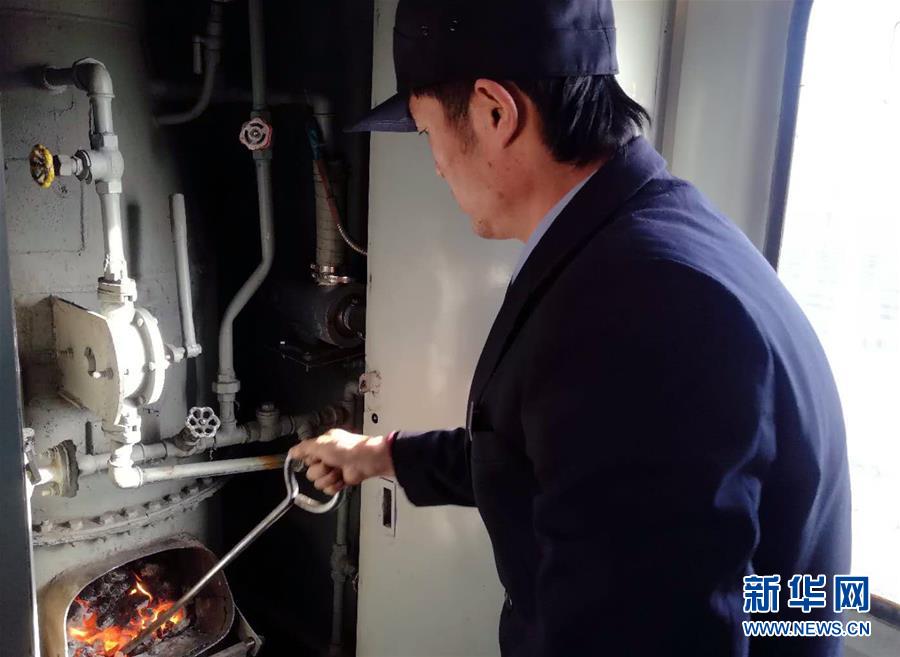 （新春走基層·圖文互動）（3）變的是時間，不變的是溫情——開往小興安嶺深處的幸福“慢火車”