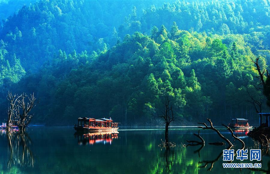 (兩會前夕看落實(shí)·圖文互動)(6)奮力脫貧攻堅(jiān) 生態(tài)追“清”逐“綠”——江西落實(shí)習(xí)近平總書記全國兩會重要講話精神紀(jì)實(shí)