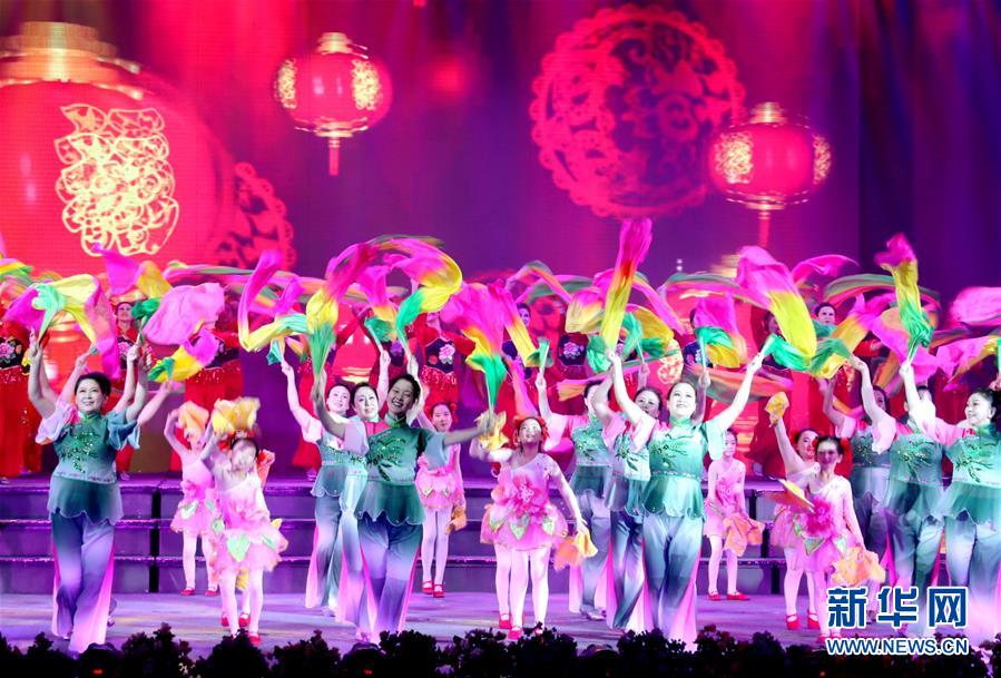 （在習近平新時代中國特色社會主義思想指引下——新時代新作為新篇章·圖文互動）（2）歡樂的“精氣神兒”從哪來？——“東北小延安”用“文化密鑰”解鎖基層治理