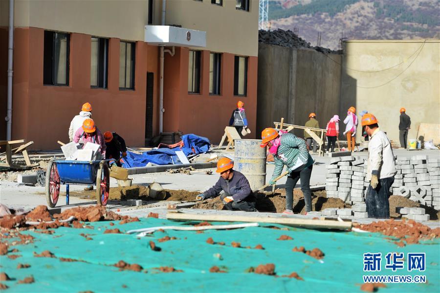 (在習(xí)近平新時(shí)代中國(guó)特色社會(huì)主義思想指引下——新時(shí)代新作為新篇章·圖文互動(dòng))(2)高原春來(lái)早 云嶺開新篇