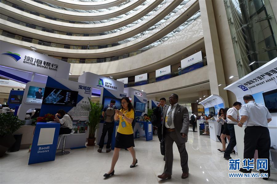 (新華全媒頭條·迎接兩會·經(jīng)濟(jì)特稿·圖文互動)(1)堅定信心 搶抓機(jī)遇勇爭先——迎接全國兩會中國經(jīng)濟(jì)系列述評之一