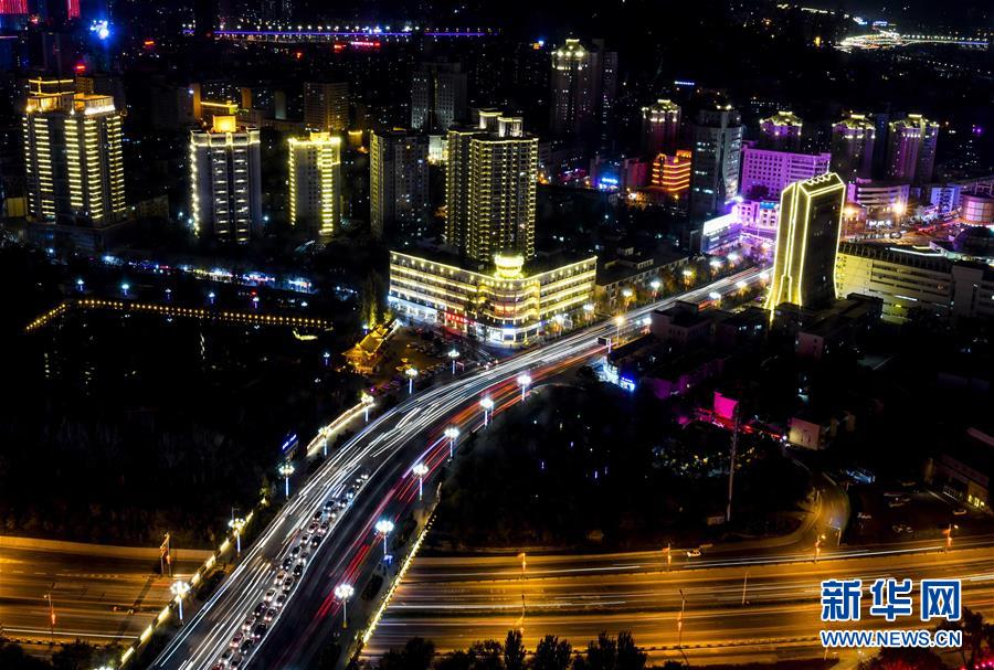 (兩會(huì)前夕看落實(shí)·圖文互動(dòng))(1)牢記囑托增進(jìn)民族團(tuán)結(jié) 凝心聚力建設(shè)美麗新疆——新疆落實(shí)習(xí)近平總書記全國(guó)兩會(huì)重要講話精神紀(jì)實(shí)