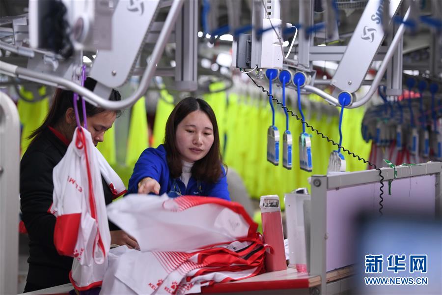 (在習(xí)近平新時(shí)代中國(guó)特色社會(huì)主義思想指引下——新時(shí)代新作為新篇章·圖文互動(dòng))(6)國(guó)際范兒·科技范兒·綠色范兒——傳統(tǒng)制造業(yè)嶄露“新面孔”