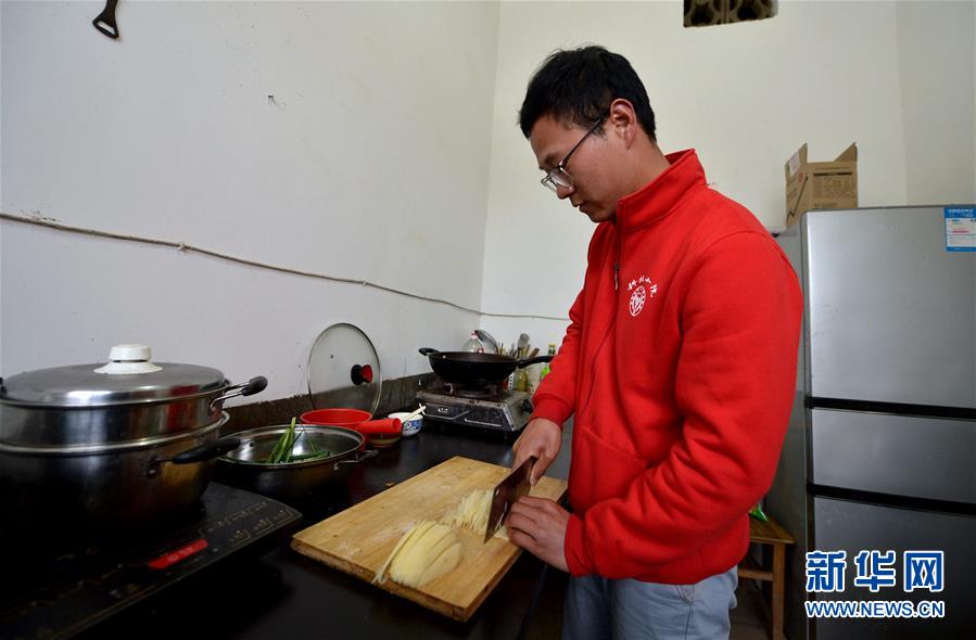 （愛國情 奮斗者·圖文互動）（4） “解民生之多艱，育天下之英才”——中國農(nóng)大師生扎根田野書寫奉獻之歌