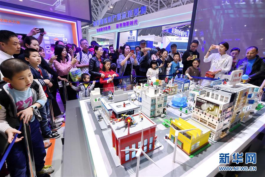 （新華全媒頭條·圖文互動）（3）從“數(shù)字中國”看中國發(fā)展新信號、新亮點、新趨勢