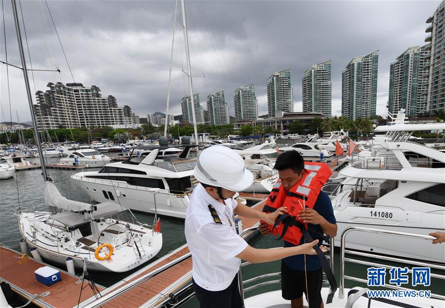 (社會(huì))(2)三亞海事局“五聯(lián)共建”助力游艇產(chǎn)業(yè)健康發(fā)展