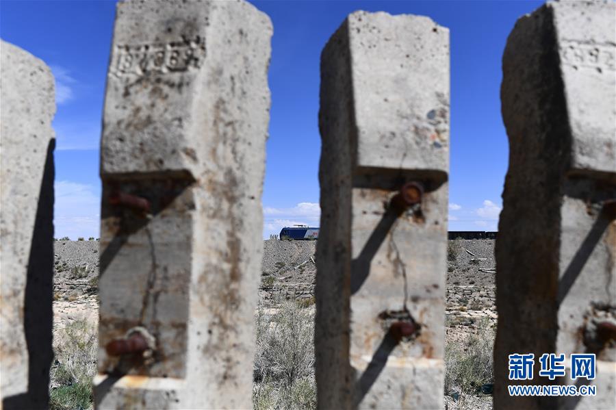 (新華全媒頭條·壯麗70年·奮斗新時(shí)代·圖文互動(dòng))(3)開拓雪域高原的夢想之路——來自青藏鐵路的蹲點(diǎn)報(bào)告