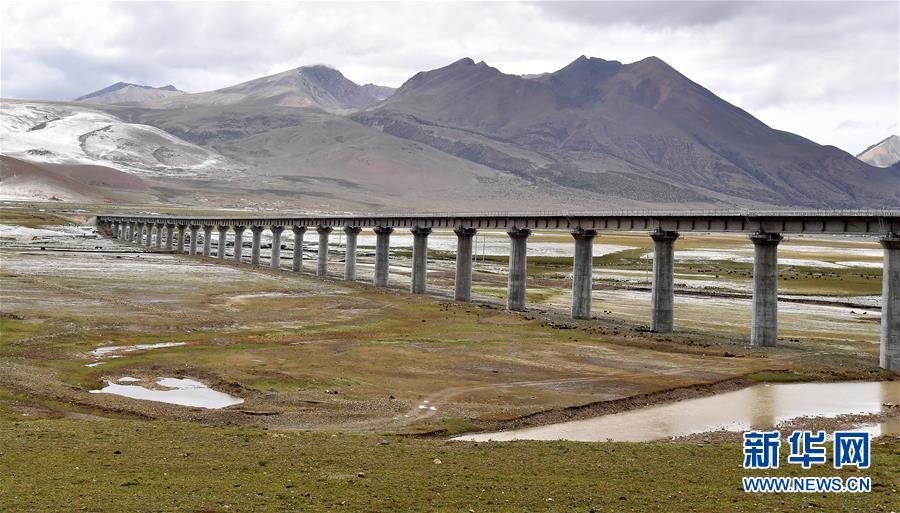 (新華全媒頭條·壯麗70年·奮斗新時(shí)代·圖文互動(dòng))(14)開拓雪域高原的夢想之路——來自青藏鐵路的蹲點(diǎn)報(bào)告