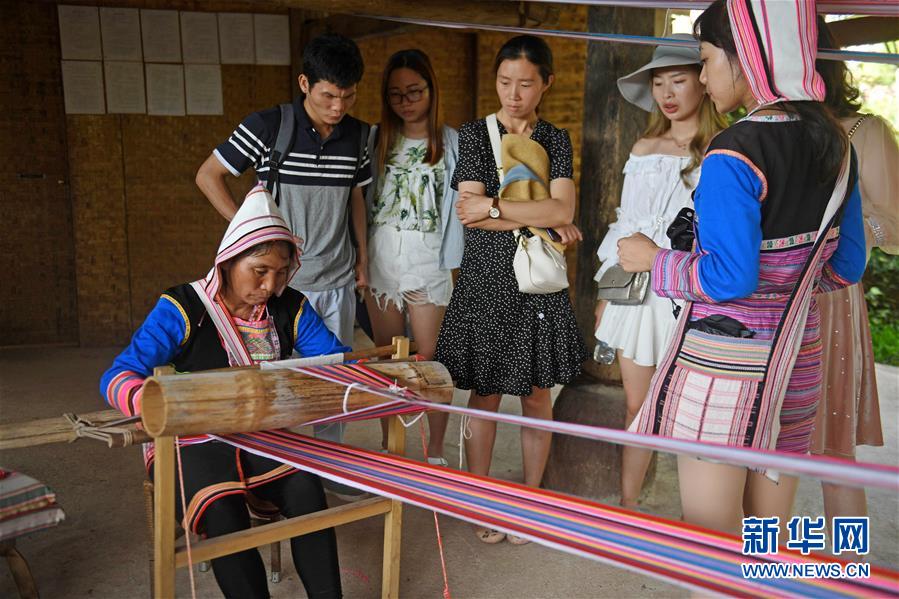 (圖文互動(dòng))(3)從“最后定族”到“率先脫貧”——我國(guó)第56個(gè)民族基諾族脫貧記事