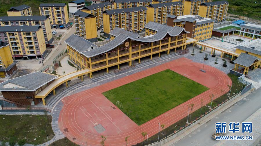 （直過民族脫貧攻堅·圖文互動）（2）下山！傈僳群眾開啟新生活