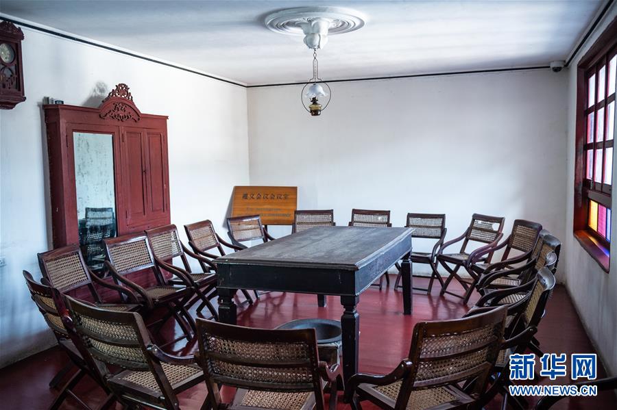 (新華全媒頭條·壯麗70年·奮斗新時(shí)代——記者再走長征路·圖文互動(dòng))(2)偉大轉(zhuǎn)折是怎樣發(fā)生的——重回遵義會(huì)議現(xiàn)場(chǎng)