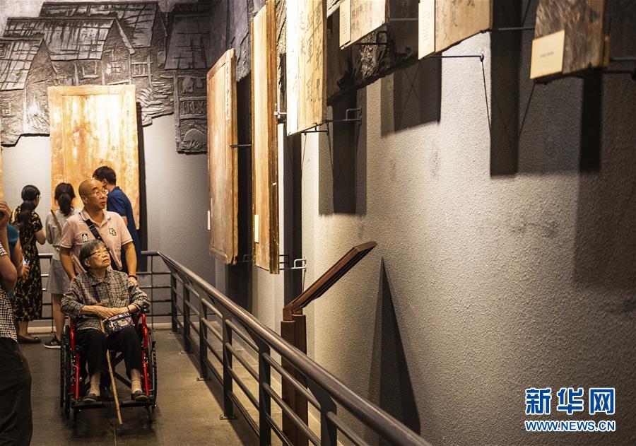 (新華全媒頭條·壯麗70年·奮斗新時(shí)代——記者再走長征路·圖文互動(dòng))(10)偉大轉(zhuǎn)折是怎樣發(fā)生的——重回遵義會(huì)議現(xiàn)場(chǎng)