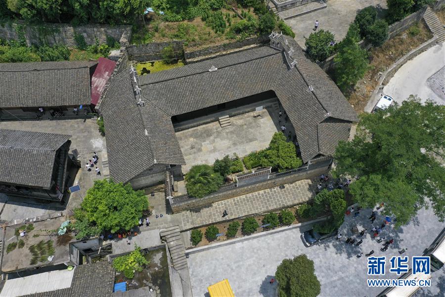 （壯麗70年·奮斗新時(shí)代——記者再走長征路·圖文互動(dòng)）（2）手捧棉被憶紅軍：走了那么多年，我們都念他們的好