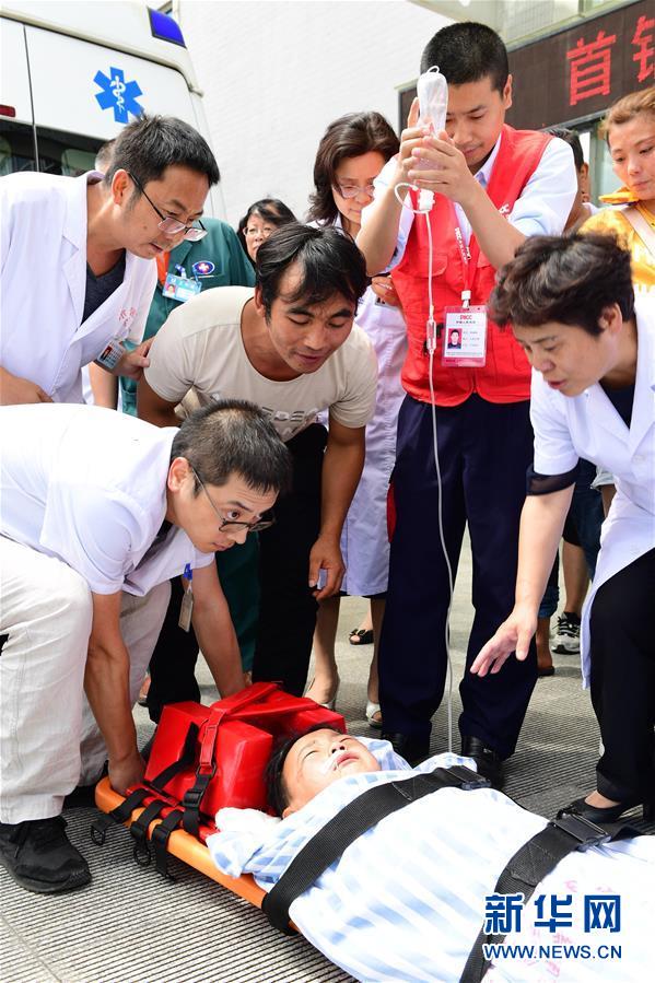 （新華全媒頭條·圖文互動）（10）有一絲希望，就盡百倍努力——貴州水城“7·23”特大山體滑坡72小時救援紀實