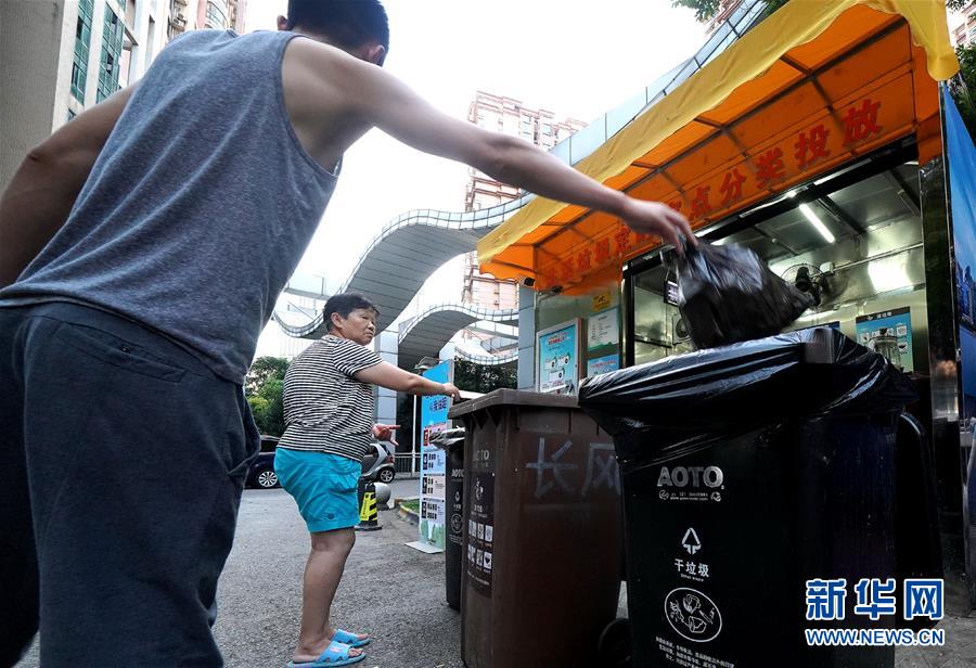 （新華視點(diǎn)·圖文互動(dòng)）（3）上海垃圾分類“滿月”：“拎得清”了，“守得住”么？