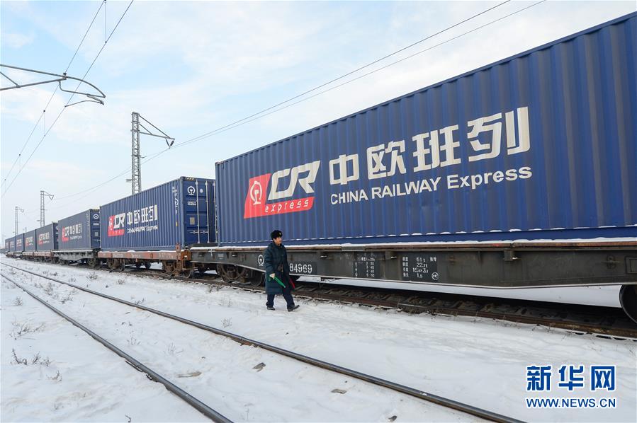 (壯麗70年·奮斗新時代——共和國發(fā)展成就巡禮·圖文互動)(12)旭日映天山 邊疆展新顏——新中國成立70年新疆改革發(fā)展巡禮