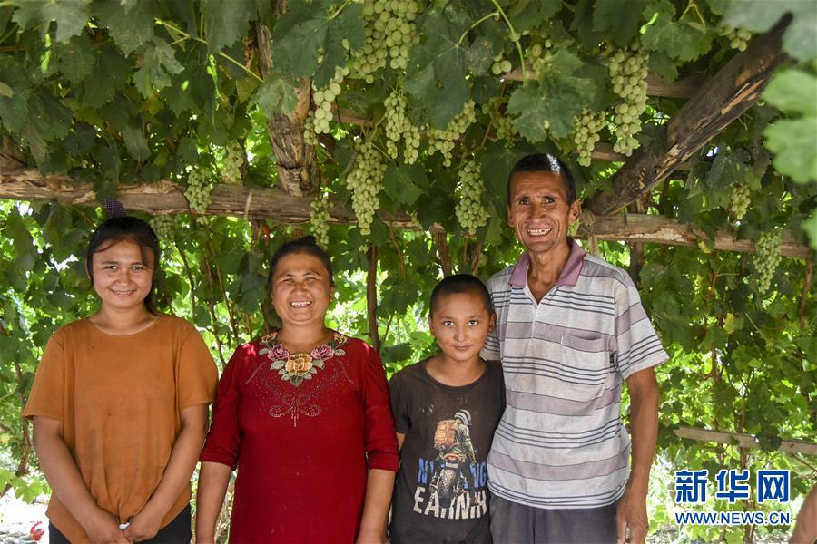(壯麗70年·奮斗新時代——共和國發(fā)展成就巡禮·圖文互動)(6)鑄劍為犁造綠洲 安邊固疆筑“長城”——新疆生產(chǎn)建設兵團維穩(wěn)戍邊改革發(fā)展紀實
