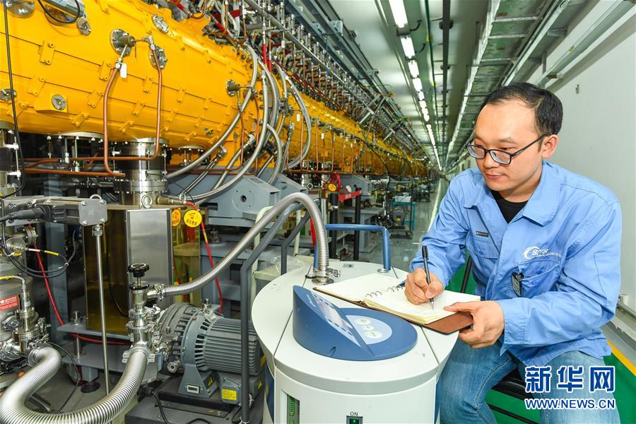 (壯麗70年·奮斗新時(shí)代——共和國發(fā)展成就巡禮·圖文互動)(5)南粵譜寫新篇章 敢為人先再出發(fā)——廣東70年跨越式發(fā)展紀(jì)實(shí)