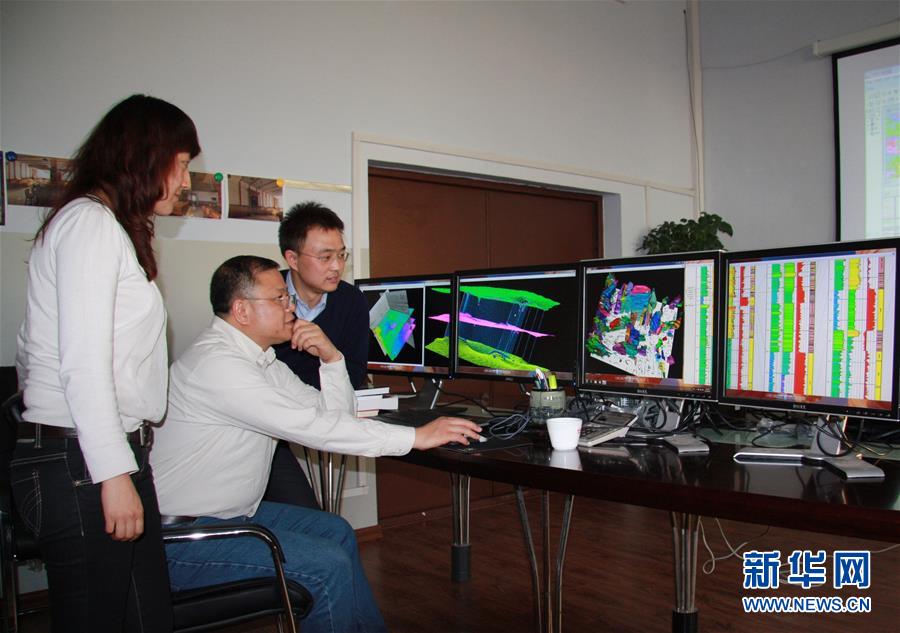 (新華全媒頭條·圖文互動(dòng))(10)凝聚民族復(fù)興的精神偉力——以習(xí)近平同志為核心的黨中央重視思想道德建設(shè)關(guān)心關(guān)愛(ài)道德模范紀(jì)實(shí)