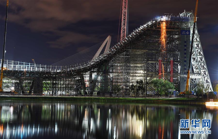 (新華全媒頭條·圖文互動(dòng))(14)百年首鋼 百煉成鋼——從鋼鐵強(qiáng)國“夢(mèng)工廠”到改革轉(zhuǎn)型“排頭兵”