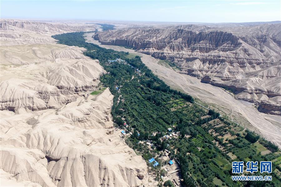 (決戰(zhàn)決勝脫貧攻堅(jiān)·圖文互動(dòng))(4)拋在舊鄉(xiāng)的“火墻”——新疆易地扶貧搬遷安置點(diǎn)見(jiàn)聞