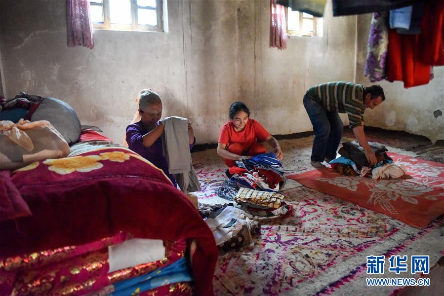 (決戰(zhàn)決勝脫貧攻堅(jiān)·圖文互動(dòng))(6)拋在舊鄉(xiāng)的“火墻”——新疆易地扶貧搬遷安置點(diǎn)見(jiàn)聞