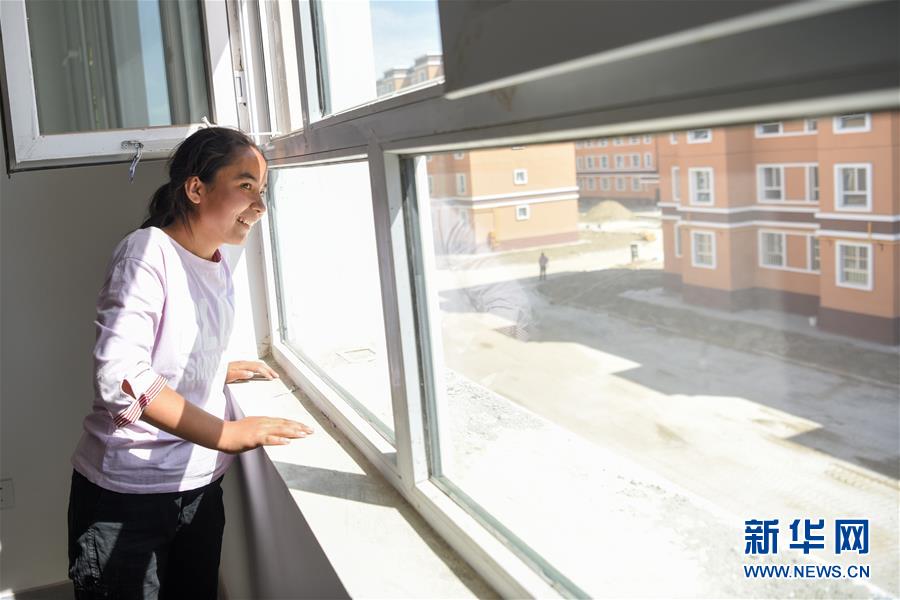 (決戰(zhàn)決勝脫貧攻堅(jiān)·圖文互動(dòng))(2)拋在舊鄉(xiāng)的“火墻”——新疆易地扶貧搬遷安置點(diǎn)見(jiàn)聞