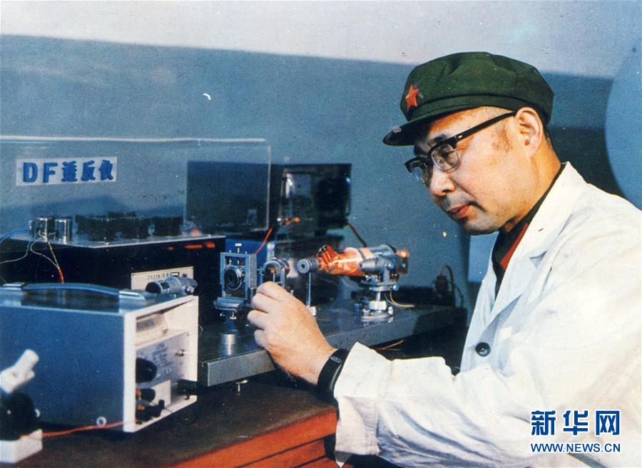 （愛國情 奮斗者·圖文互動）（2）永不停轉(zhuǎn)的“陀螺”——追記中國工程院院士、國防科技大學(xué)教授高伯龍