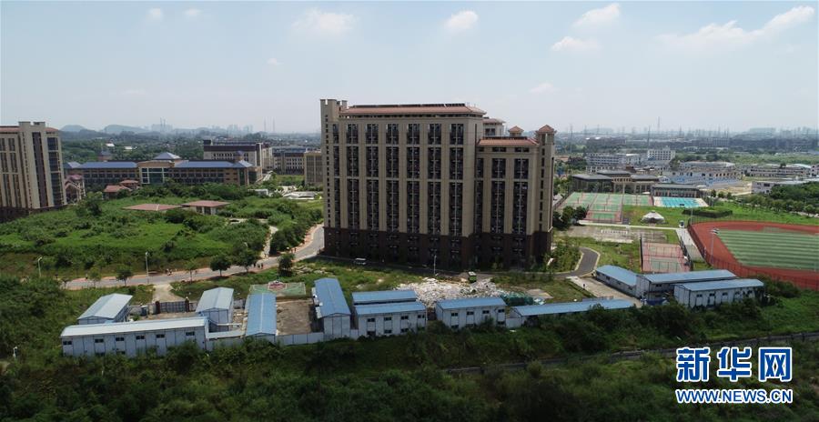 （在習(xí)近平新時代中國特色社會主義思想指引下——新時代新作為新篇章·圖文互動）（1）“我們給火箭做減重”——高?？萍紕?chuàng)新進(jìn)行時