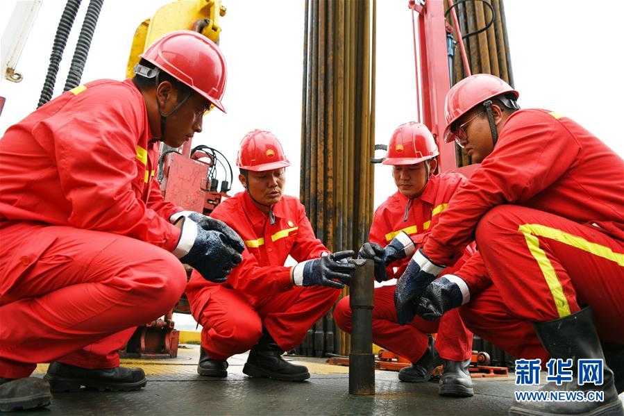 (圖文互動(dòng))(5)當(dāng)好標(biāo)桿旗幟 建設(shè)百年油田——寫(xiě)在大慶油田發(fā)現(xiàn)60周年之際
