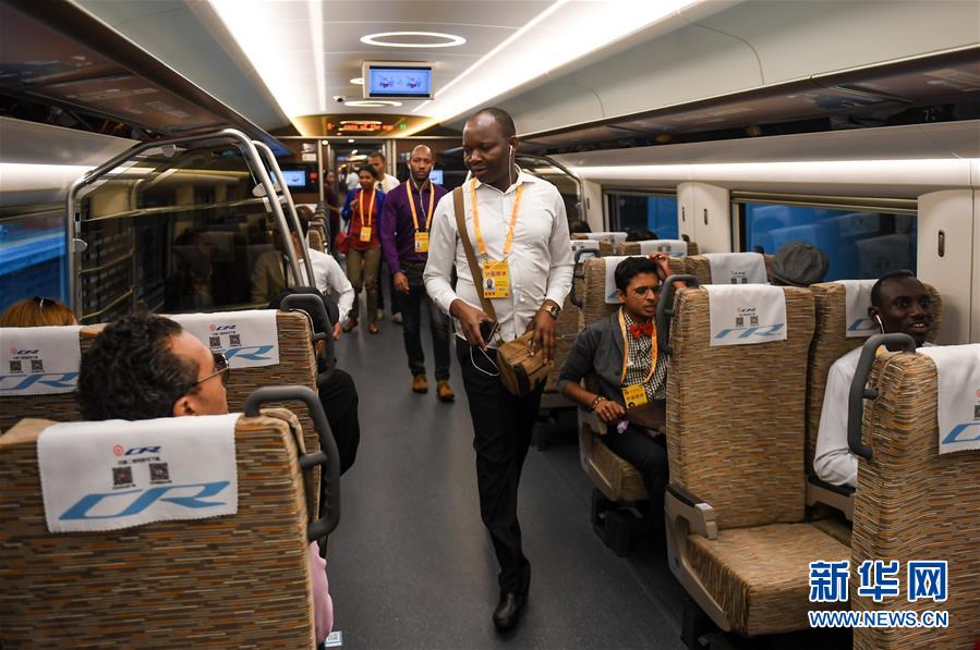 (經(jīng)濟)(9)中外媒體參觀北京大興國際機場