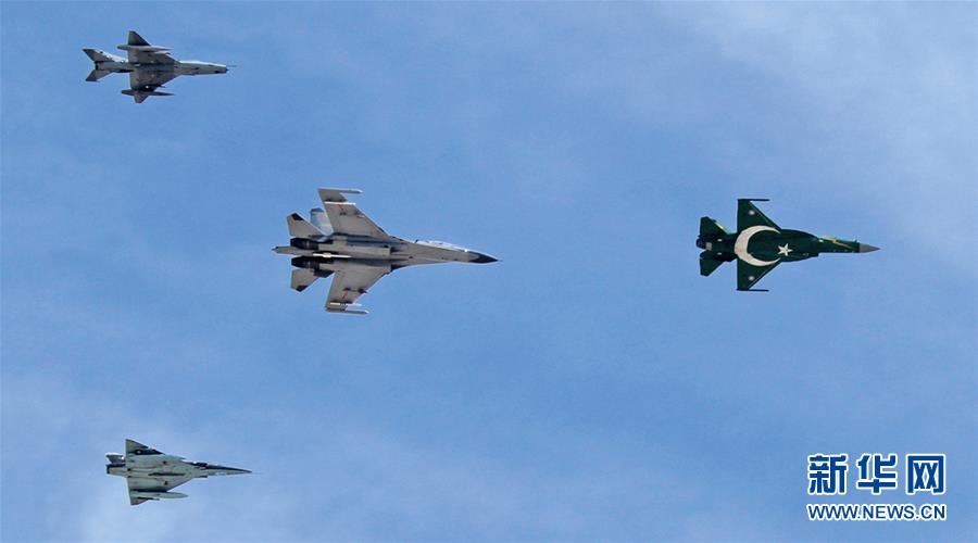 （新華全媒頭條·人民空軍70年·圖文互動(dòng)）（8）陽(yáng)光照耀奮飛的航程——黨中央、中央軍委和習(xí)主席關(guān)心人民空軍建設(shè)發(fā)展紀(jì)實(shí)