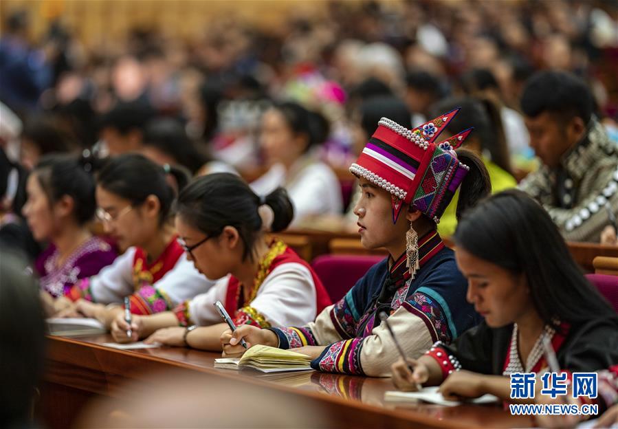 (四中全會(huì)精神在基層·圖文互動(dòng))(3)中央宣講團(tuán)在云南宣講黨的十九屆四中全會(huì)精神