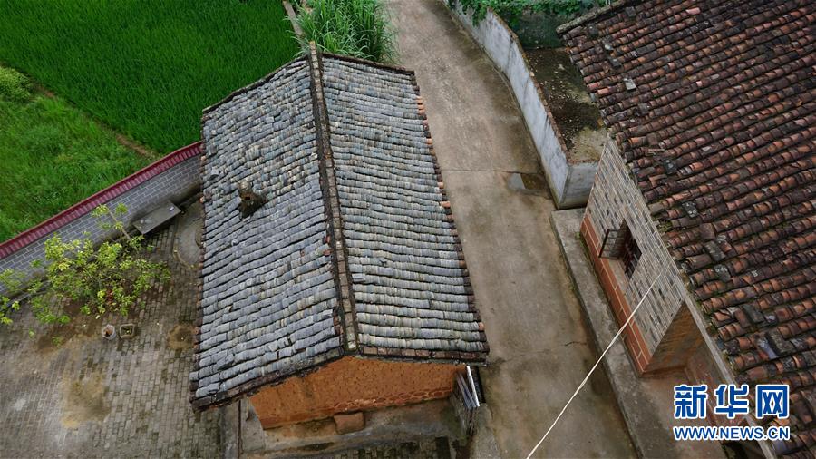 (新華全媒頭條·圖文互動)(3)守望80年的土房 永恒不變的初心——贛南蘇區(qū)曹承鳳家“三棟房”記事