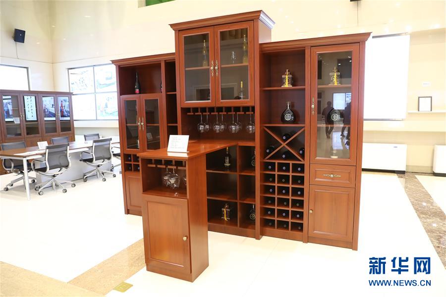 (四中全會精神在基層·圖文互動)(1)老工業(yè)城市“明星產(chǎn)品”的昔與今