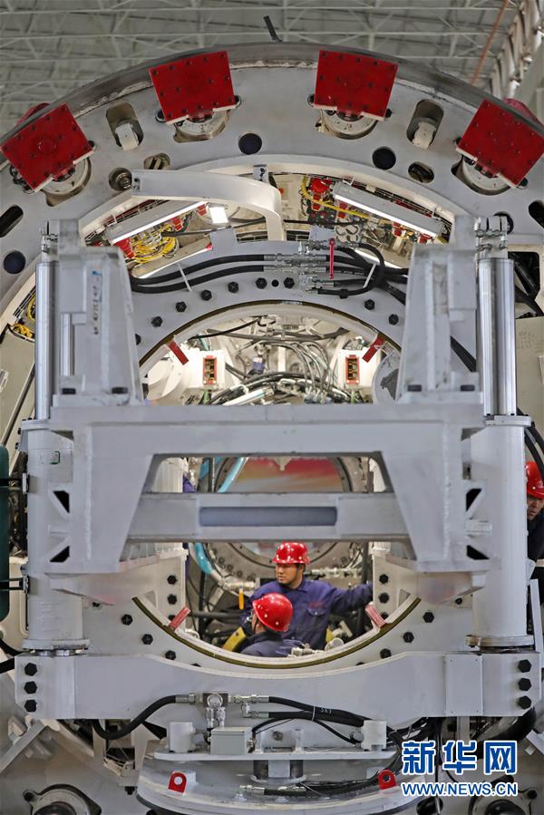 (四中全會精神在基層·圖文互動)(5)老工業(yè)城市“明星產(chǎn)品”的昔與今