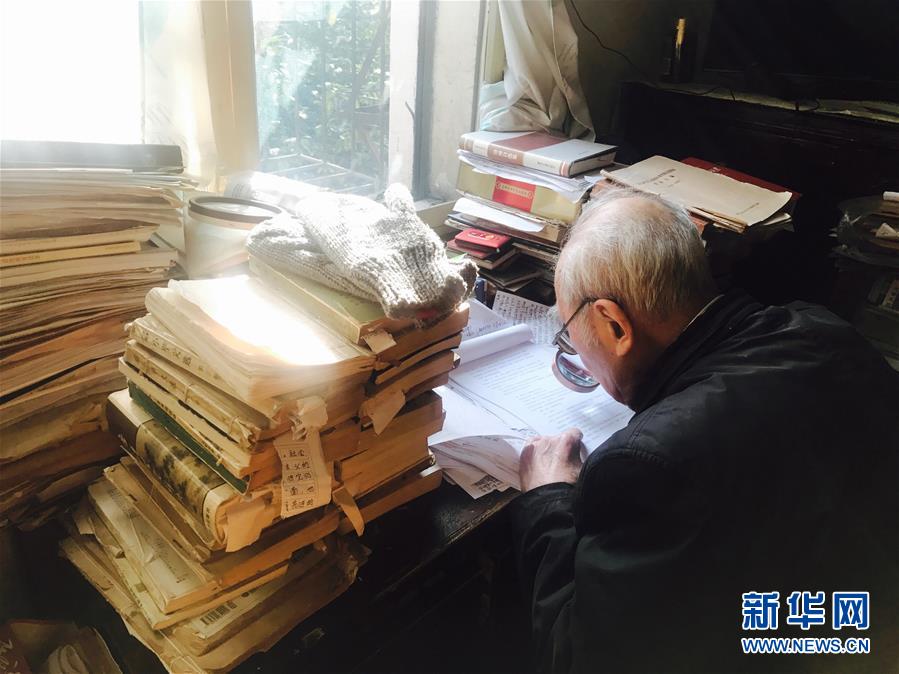 （新華全媒頭條·圖文互動）（10）滄海橫流 信仰彌堅——記共產(chǎn)黨員、湘潭大學(xué)九旬教授滄南