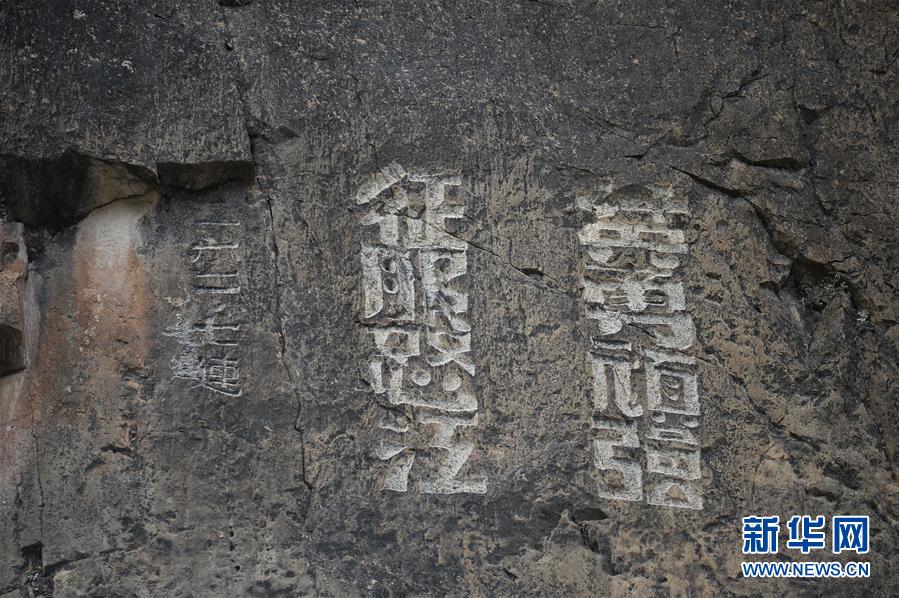（新華全媒頭條·圖文互動）（7）格?；ㄩ_滿天路——寫在川藏公路通車65周年之際