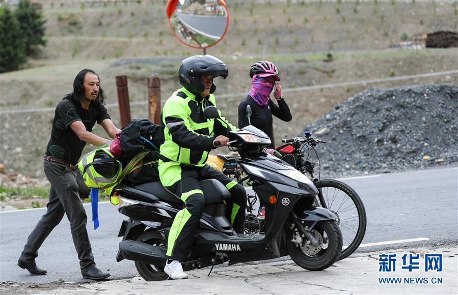 （新華全媒頭條·圖文互動）（10）格?；ㄩ_滿天路——寫在川藏公路通車65周年之際