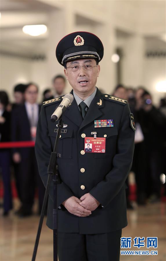 （兩會(huì)·面對(duì)面·XHDW）（7）全國(guó)政協(xié)委員接受采訪(fǎng)