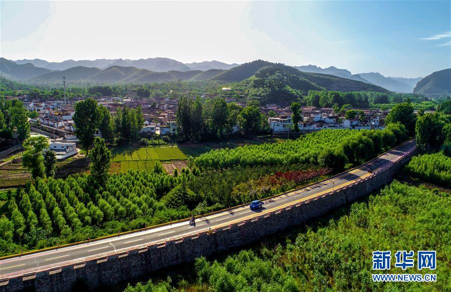 （新華全媒頭條·圖文互動(dòng)）（6）上下同心再出發(fā)——習(xí)近平總書(shū)記同出席2019年全國(guó)兩會(huì)人大代表、政協(xié)委員共商國(guó)是紀(jì)實(shí)