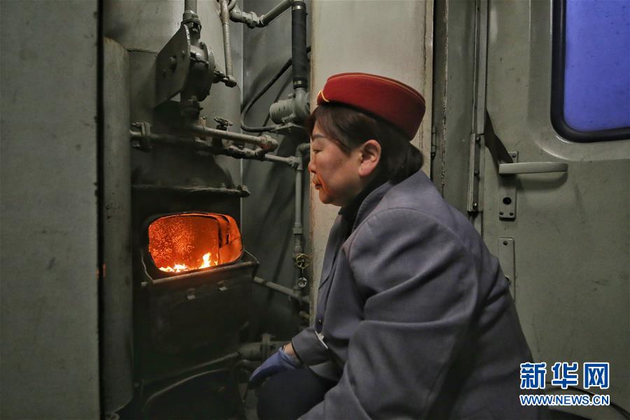 （新春走基層·圖文互動）（2）小康路上，與“小慢車”同行——長白山區(qū)綠皮火車二三事