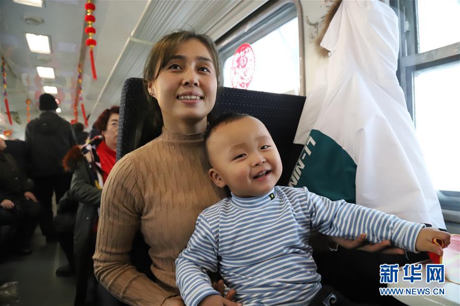 （新春走基層·圖文互動）（3）小康路上，與“小慢車”同行——長白山區(qū)綠皮火車二三事