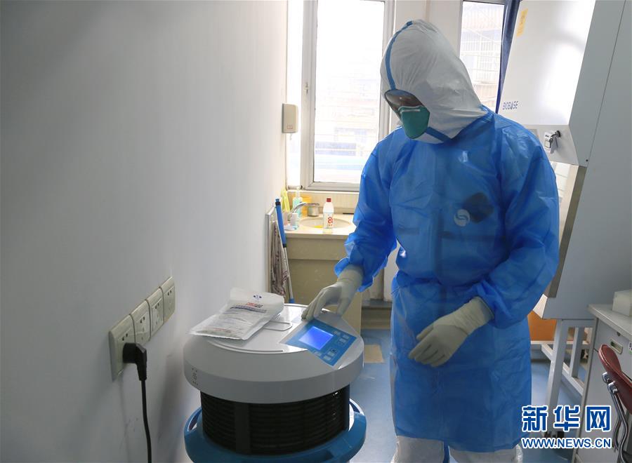 (圖文互動)軍醫(yī)周磊:為新型肺炎重癥患者生命“把脈”