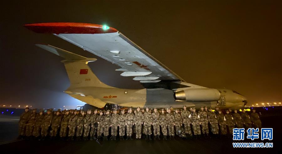 （新華全媒頭條·圖文互動）（5）新華社評論員：危難時刻，黨員干部要挺身而出——論堅決打贏疫情防控阻擊戰(zhàn)