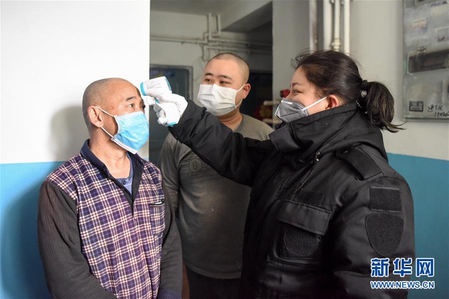 （聚焦疫情防控·圖文互動）（4）“我們多跑跑，居民更安全”——直擊新疆基層社區(qū)疫情防控