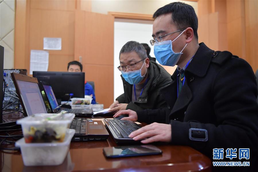 (聚焦疫情防控·圖文互動(dòng))(4)他們用堅(jiān)守筑起一道道防線(xiàn)——記江西戰(zhàn)“疫”一線(xiàn)的基層黨員干部