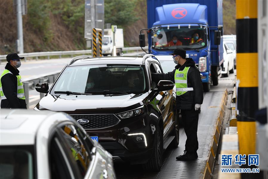 (聚焦疫情防控·圖文互動(dòng))(1)嚴(yán)守三大關(guān)口 蓄力復(fù)工復(fù)產(chǎn)——最大移民城市深圳的抗“疫”突圍戰(zhàn)