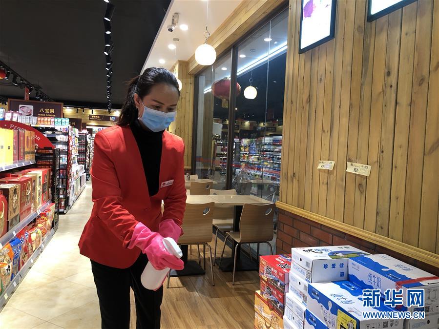 (聚焦疫情防控·圖文互動)(2)“老鄰居”一直在——四川紅旗連鎖的堅(jiān)守