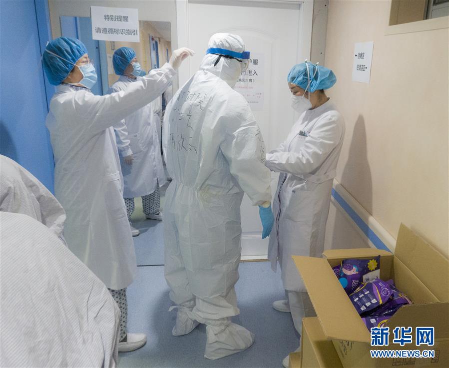 （新華全媒頭條·圖文互動）（4）“與國家同舟，與人民共濟”——新冠肺炎重癥救治同濟醫(yī)院戰(zhàn)“疫”直擊
